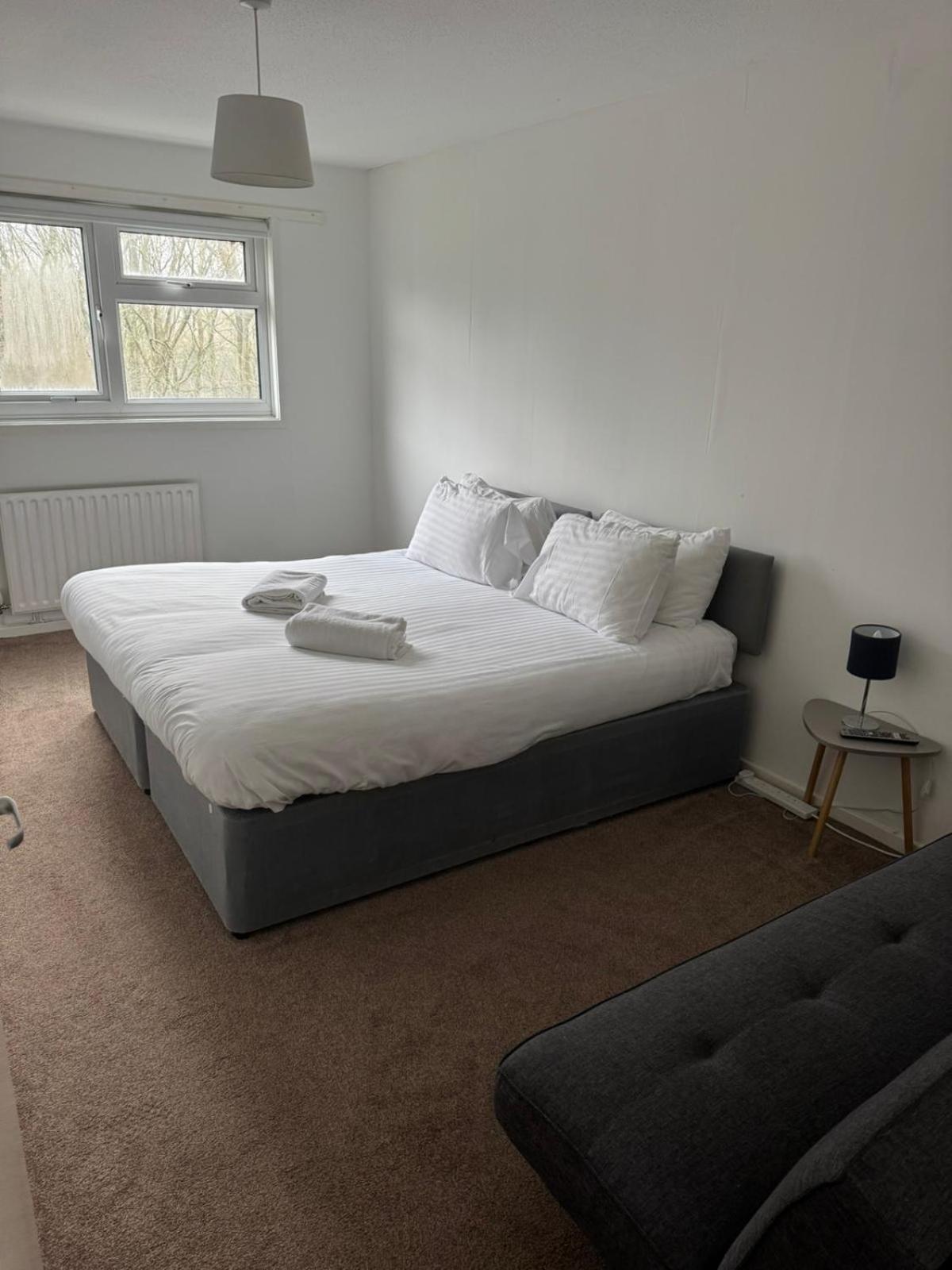 Large 2 Bedroom House Wombridge Екстериор снимка
