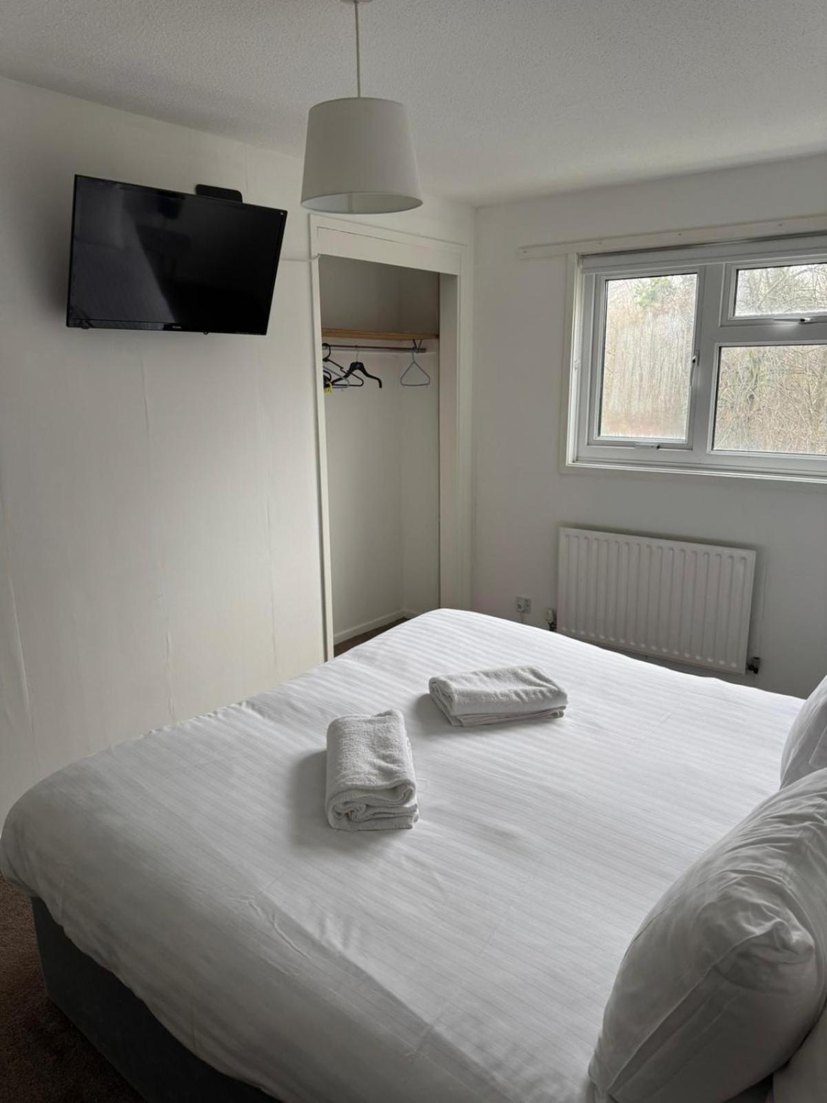 Large 2 Bedroom House Wombridge Екстериор снимка