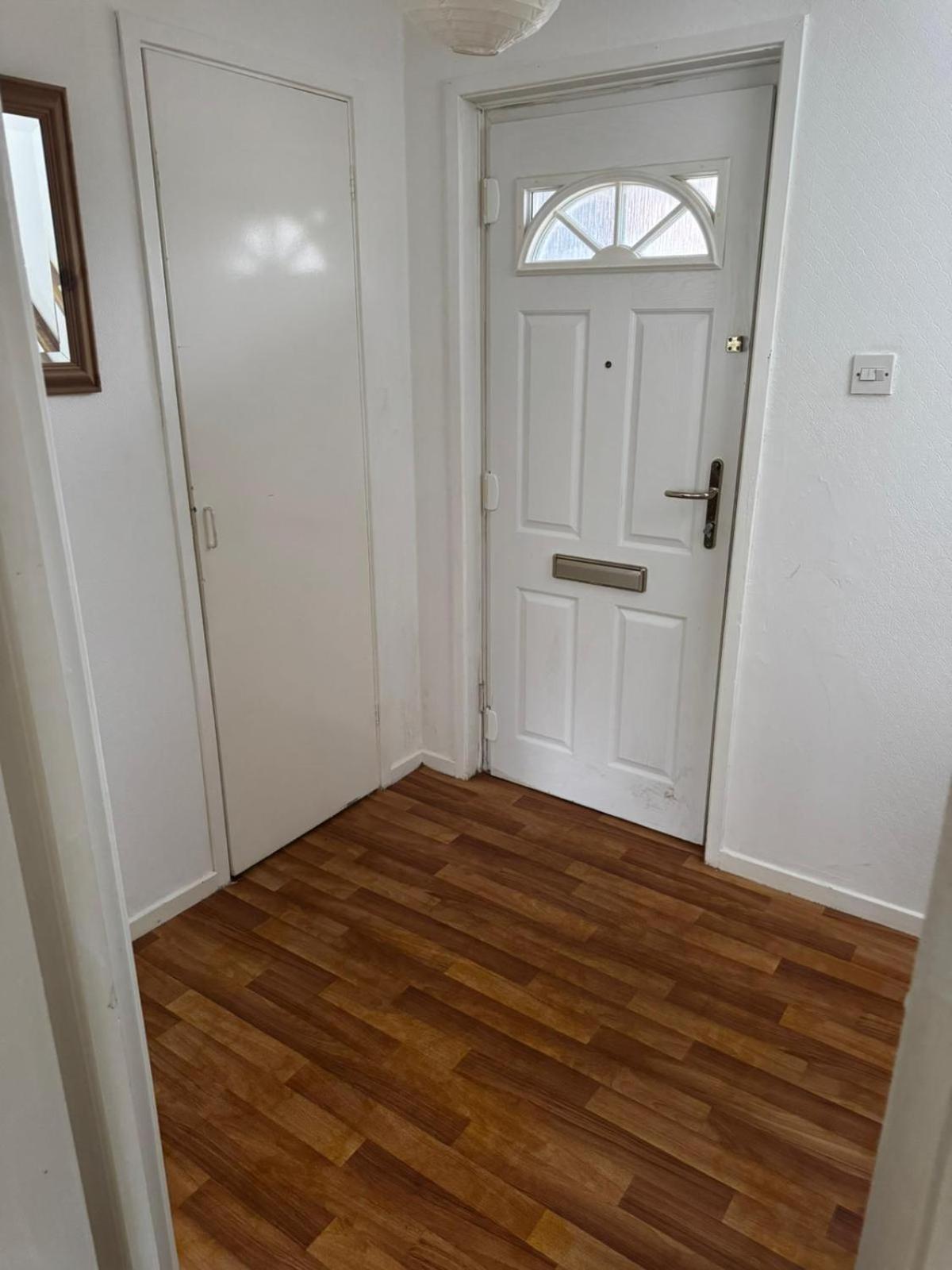 Large 2 Bedroom House Wombridge Екстериор снимка