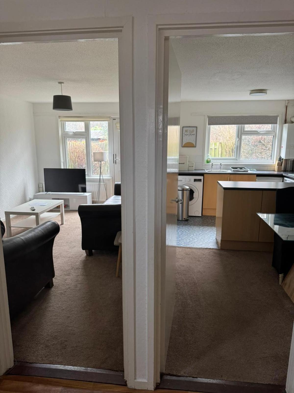 Large 2 Bedroom House Wombridge Екстериор снимка
