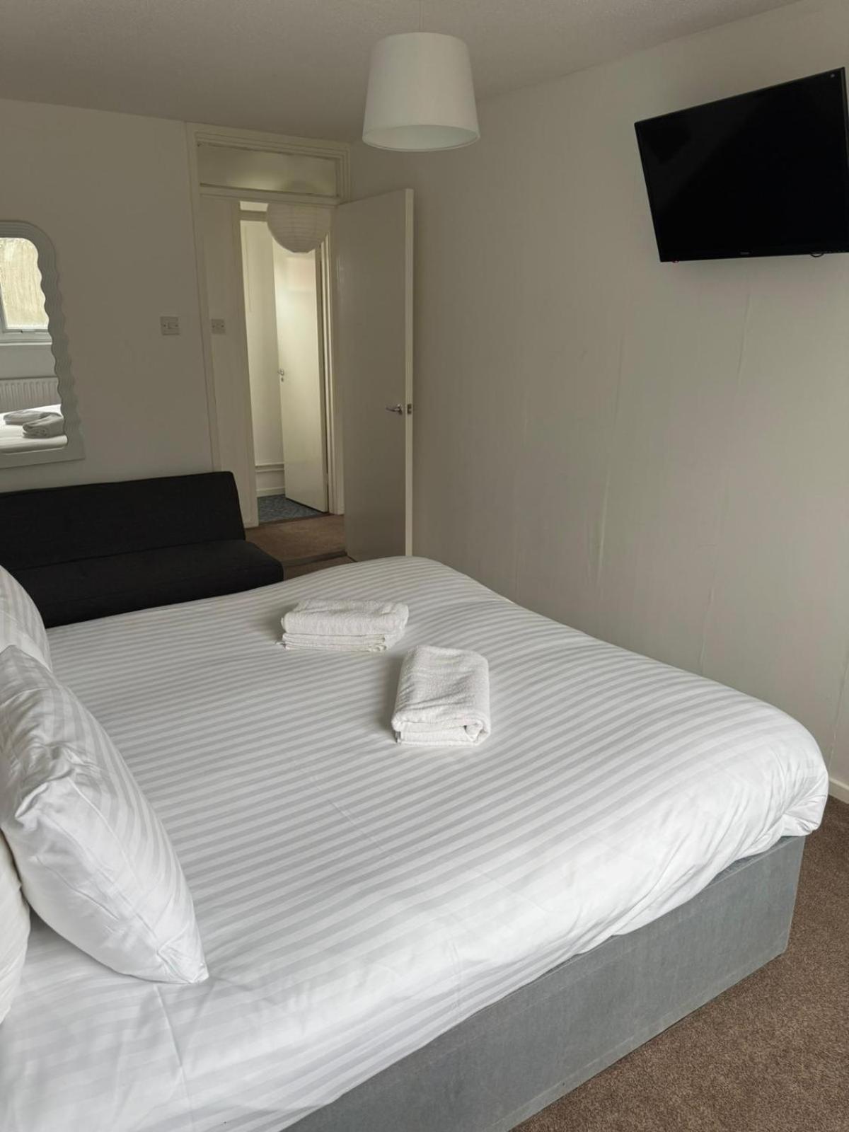Large 2 Bedroom House Wombridge Екстериор снимка