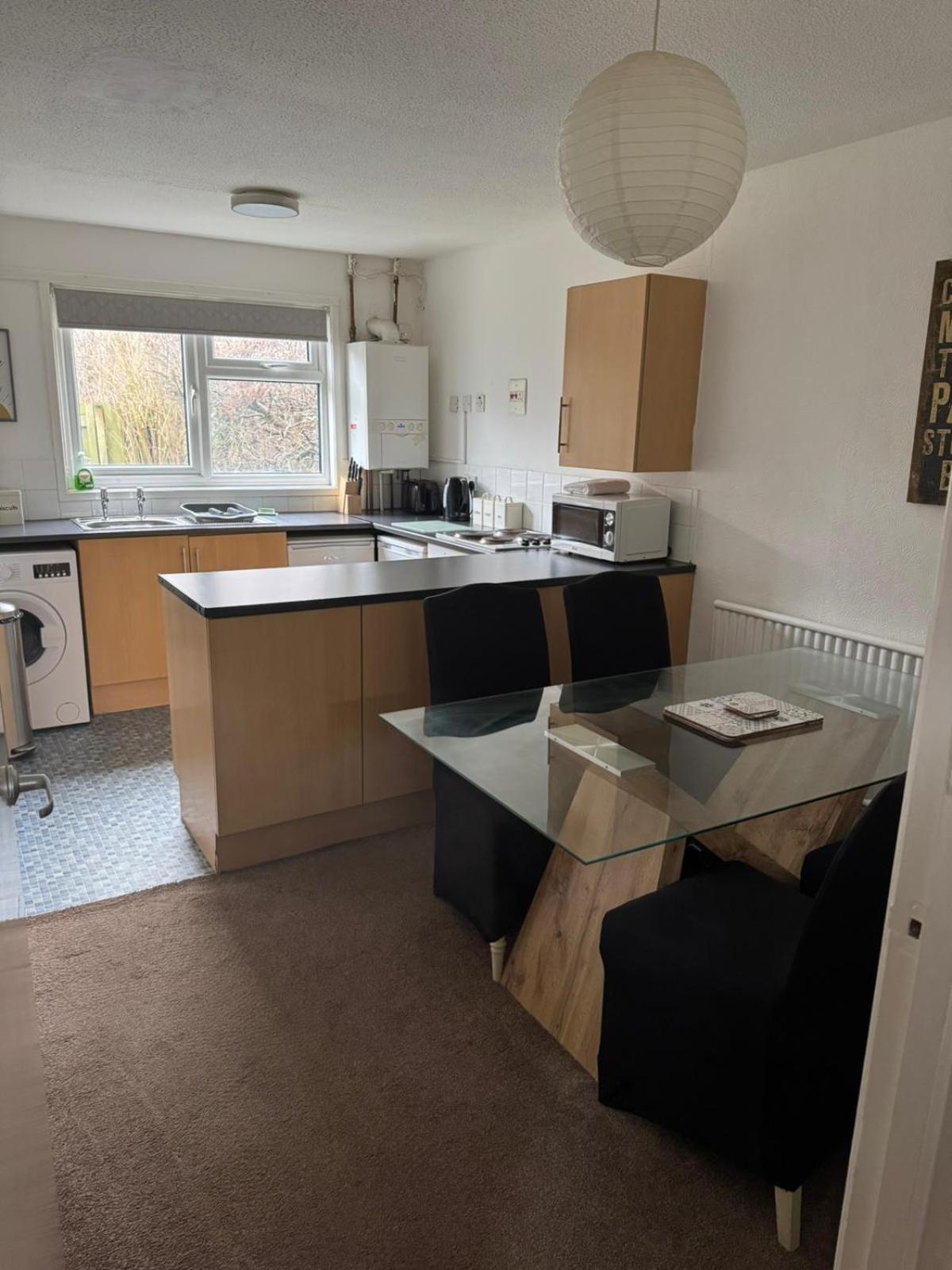 Large 2 Bedroom House Wombridge Екстериор снимка